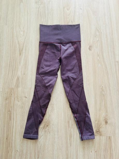 Krásne formujúce legíny značky oysho, pc 40 eur, s