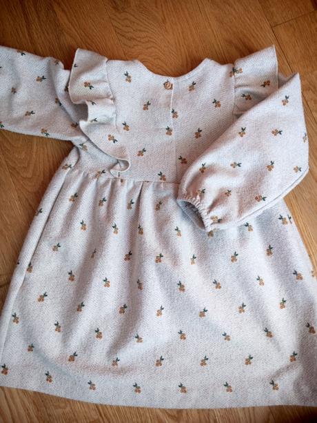 Dievčenské šaty, 92