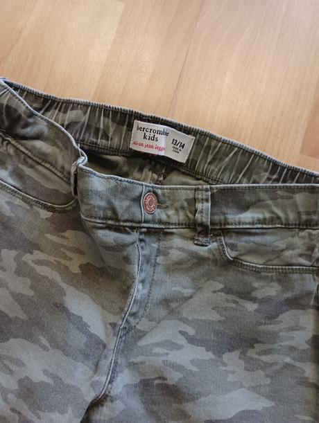 Nohavice, džeginy, abercrombie&fitch,152