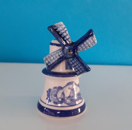 Holandský veterný mlyn delft blue delfino, 