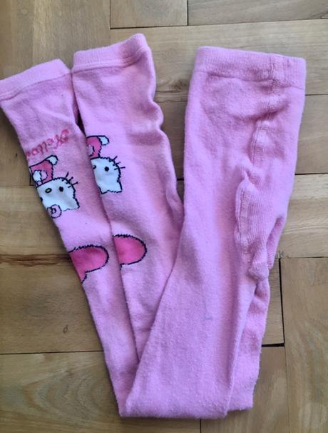 Pančuchy, šatka a čelenka, 122–134