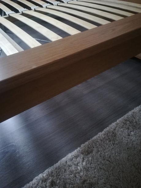 Ikea posteľ s nočnými stolíkmi, 