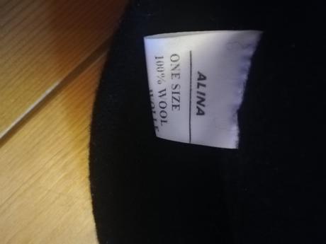 Predám ciernu dámsku čiapku, 