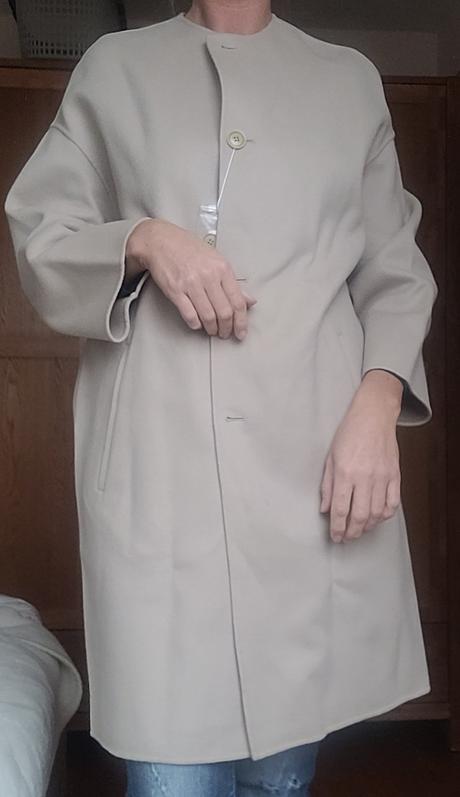 Maxmara beige coat in virgin woll, l