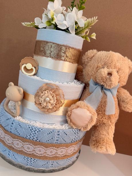Elegantná plienková torta vo vintage štýle, 