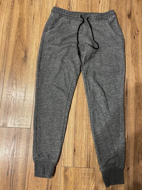 Sede nohavice, bershka,m