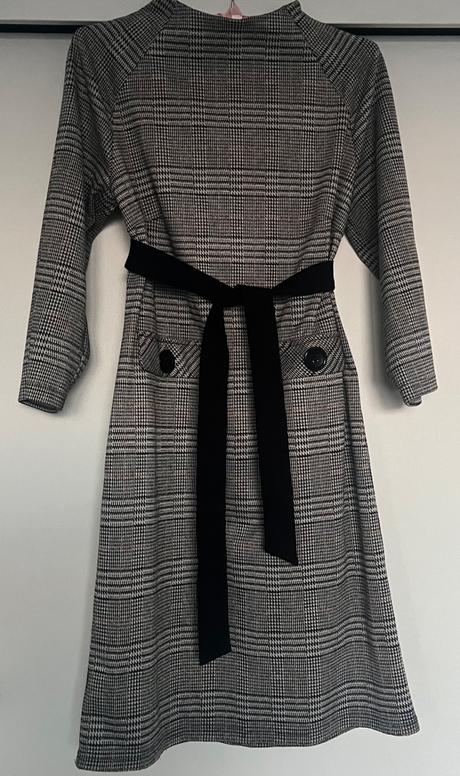 Púzdrové šaty betty barclay s, s