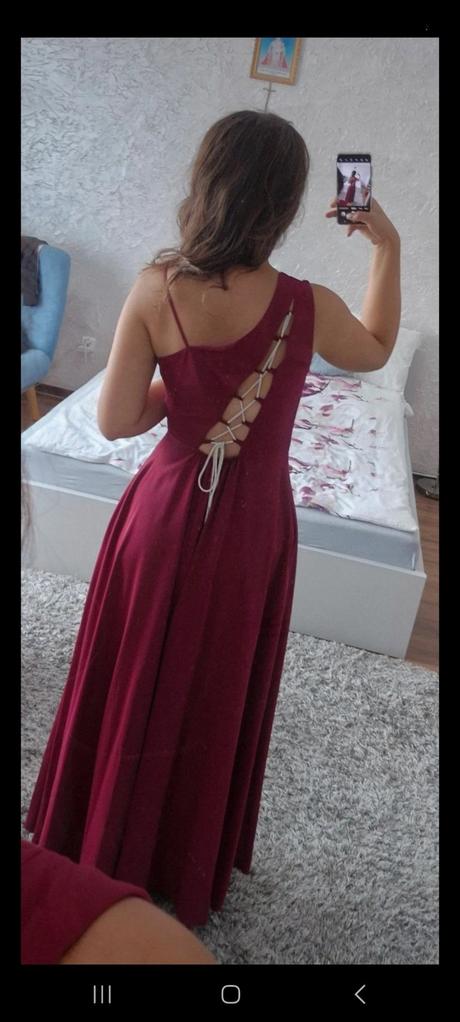 Burgundy šaty, 38
