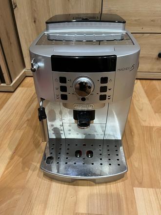 Predám automatický kávovar delonghi magnifica s, 