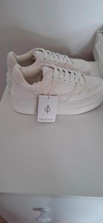 Biele tenisky, bershka,35