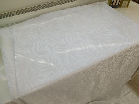 Závesy bielo perleťové vzorované, 