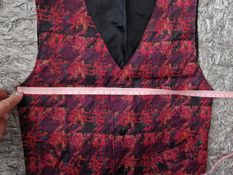 Chlapčenská vesta, 104