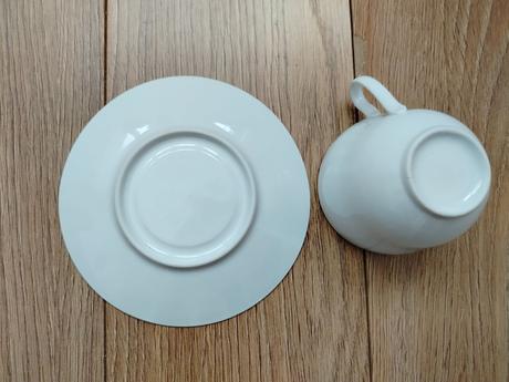 Porcelánová šálka s tanierikom, 