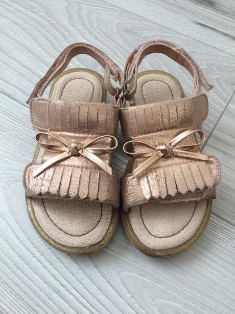 Ružovozlaté sandalky, 27