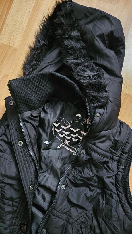 Damska vesta s kapucnou s kozusinou, cierna, s/m, stradivarius,s