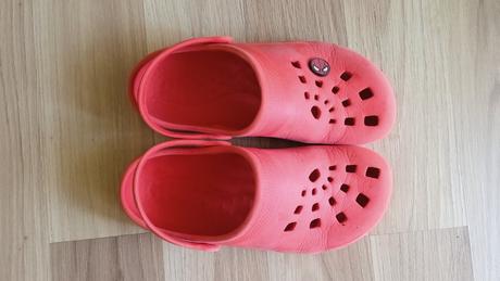 Červené kroksy, f&f,33