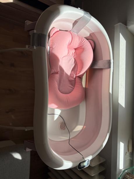 Detská vanička so stojanom a zabudovaným teplomer,