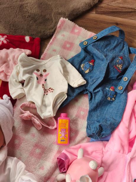 New born llorens s veľkou kopou doplnkov, 