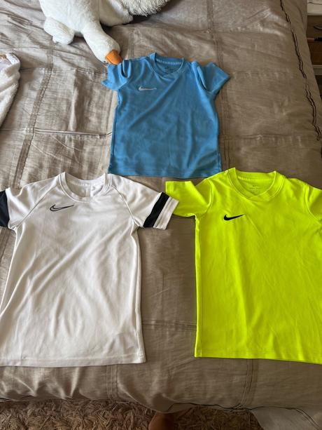 Nike 3 tričká + 1 kraťasy aj na telesnú, 122–134