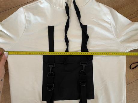 Mikina so zaujímavými detailmi, m