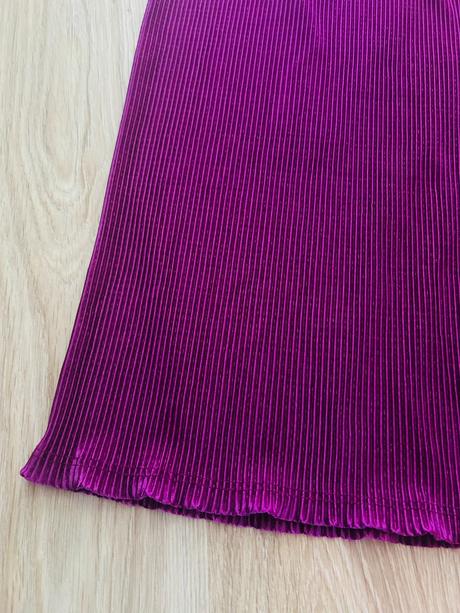 Nádherný plisovaný komplet značky greenapple, 