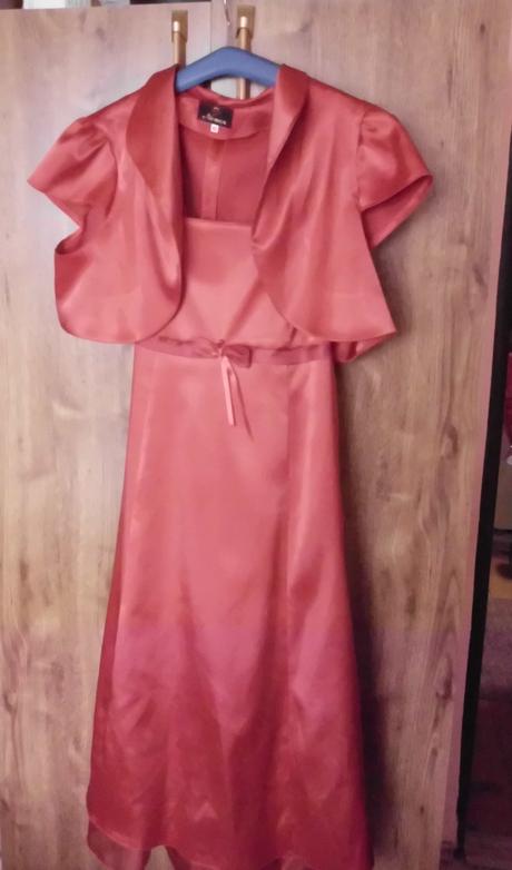 Spoločenské šaty, 42