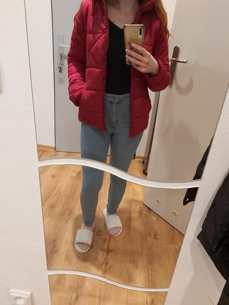 Červená bunda., gate,34