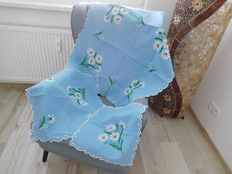 Modrý bavlnený obrus s margarétkou,, 