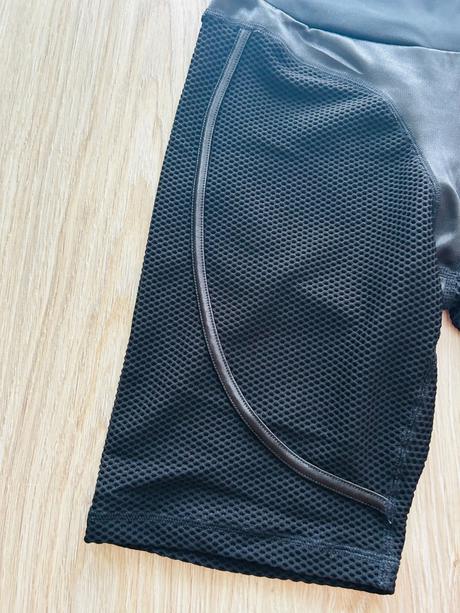 Štýlové biker booty šortky značky elime, pc 42 eur, m