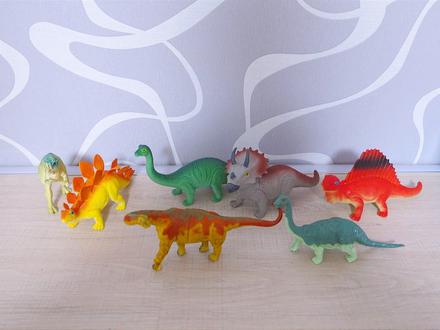 7 ks väčších dinosaurov - cena spolu,