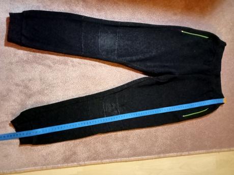 Tepláčiky s vreckami si zelenými zipsami, 140