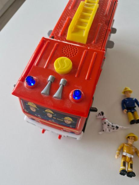 Auto požiarnik sam + figúrky,