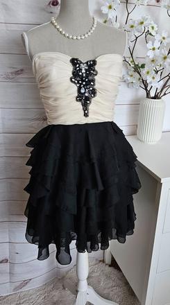 Pekné volánkové šaty, m