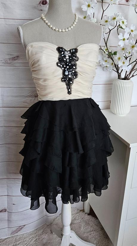 Pekné volánkové šaty, m