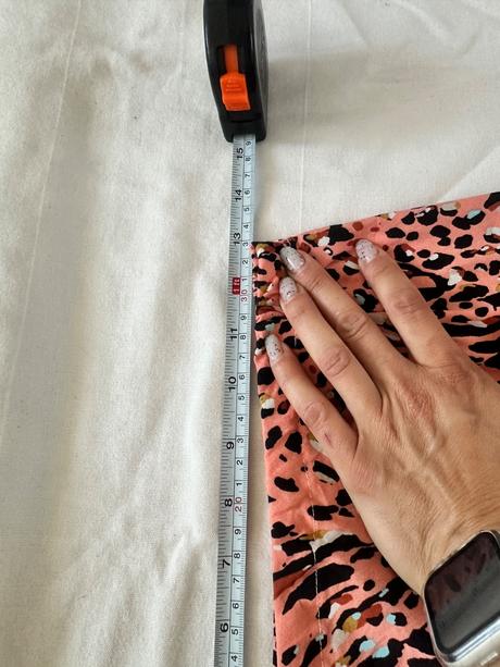 Štýlová midi sukňa s modernou leopardou potlačou, 