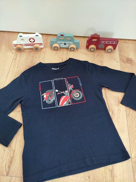 Tmavomodré tričko s motorkou mayoral, veľ. 110, mayoral,110