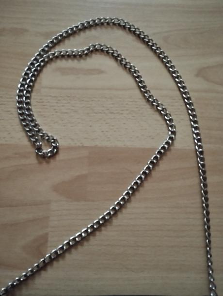 Čierna vyšívaná kabelka, 