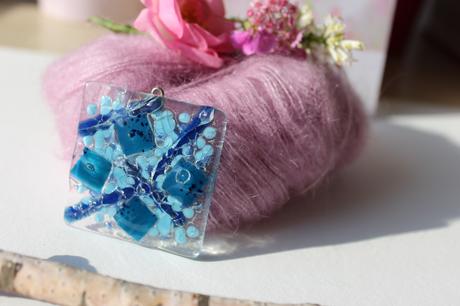 Umelecký handmade prívesok,