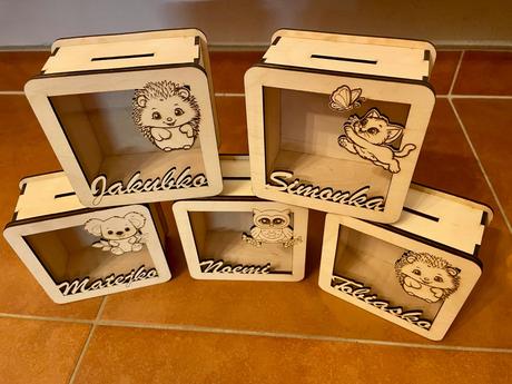 Pokladnička pre deti s menom drevená gravírovaná,