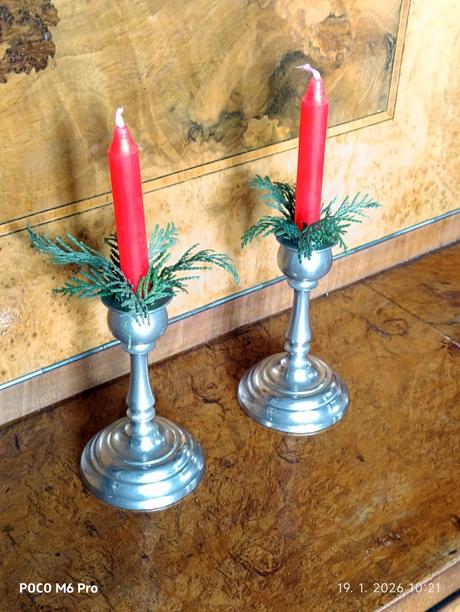 2ks staré kovové svietničky, 