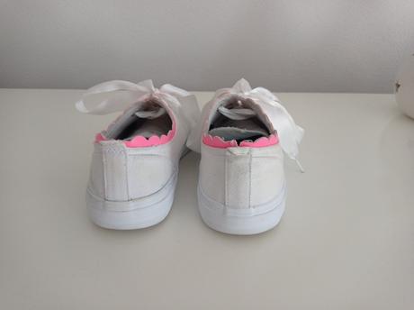 Biele letné plátenky-tenisky, saténové šnúrky, deichmann,38