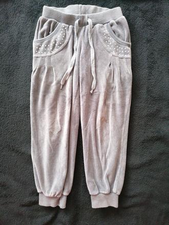 Velurove tepláky, 122