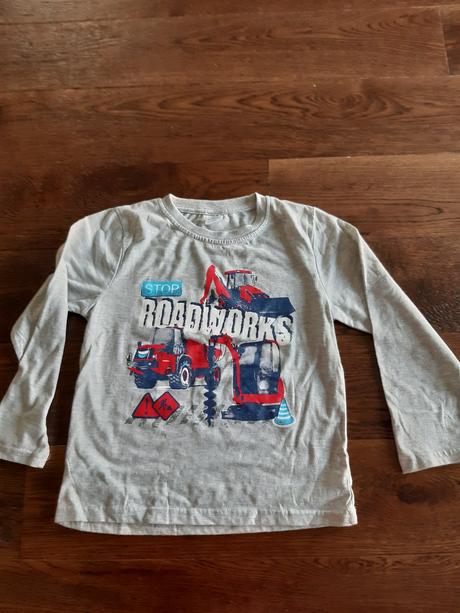 Tricko a autami, 128