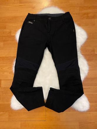 Čierne nohavice, 38