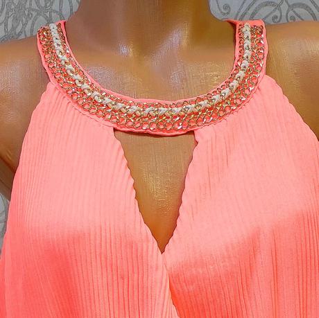 Plysované šaty s ozdobnou aplikáciou, m