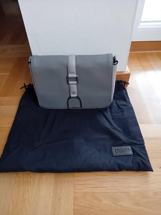 Kožená crossbody kabelka, 