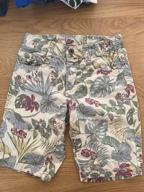 Šortky, benetton,134