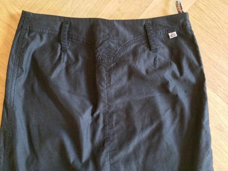 Attrativo dlhá čierna sukňa, s