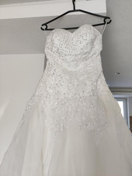 Predám svadobné šaty, 38