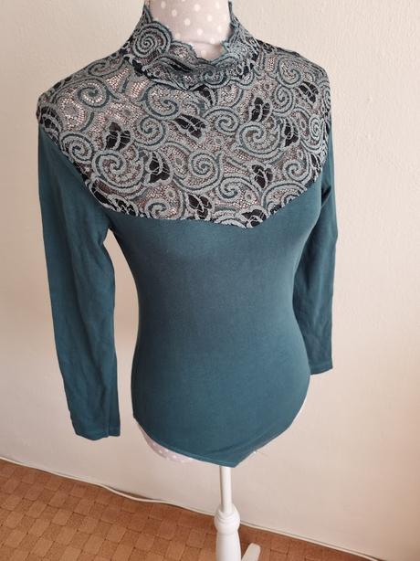 Fľaškovozelené body s čipkou m, m